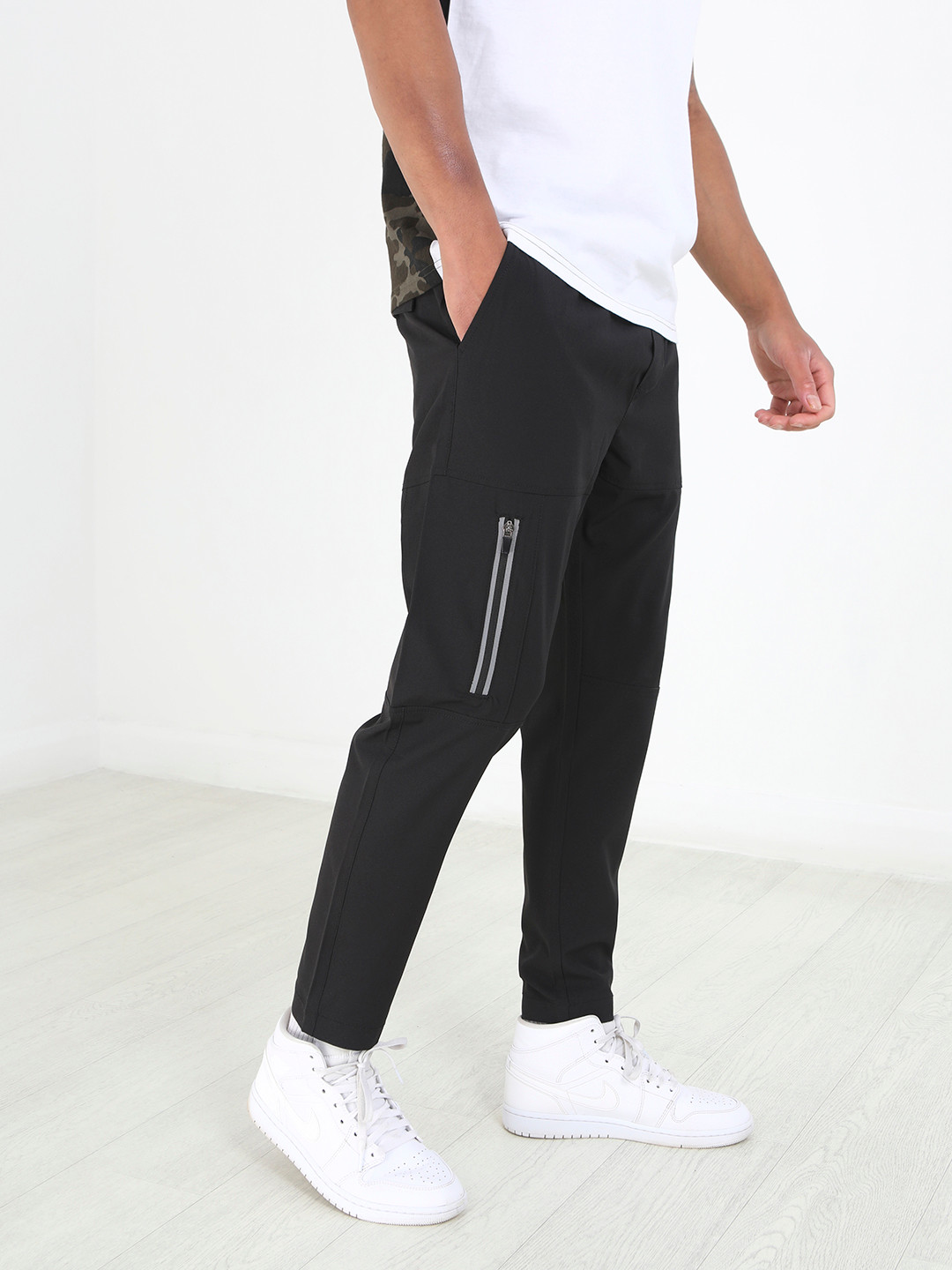 

BRAVE SOUL Men Skinny Fit Trousers with Zip Detail, Black