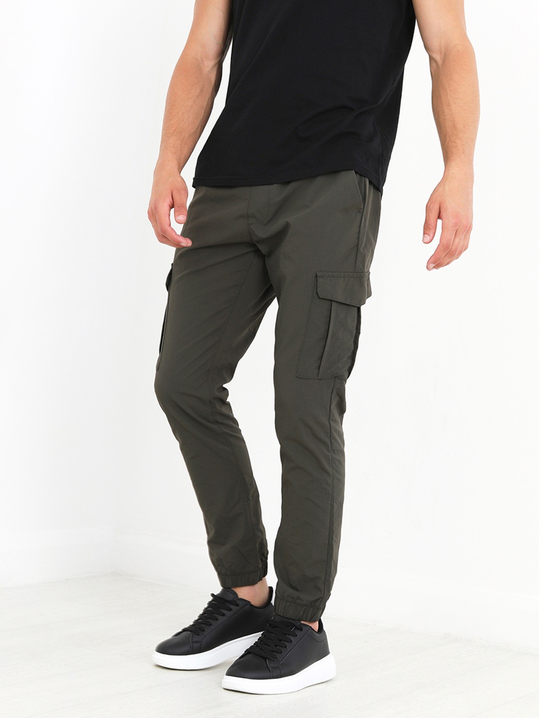 

BRAVE SOUL Men Slim Fit Cargos, Olive