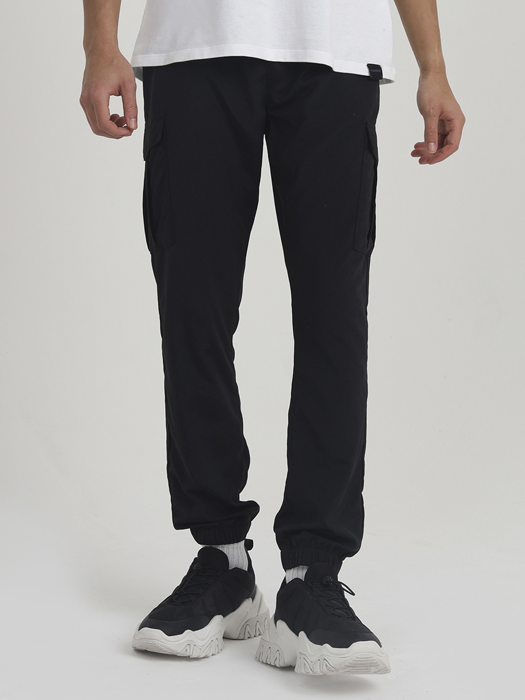

BRAVE SOUL Men Slim Fit Cargos, Black
