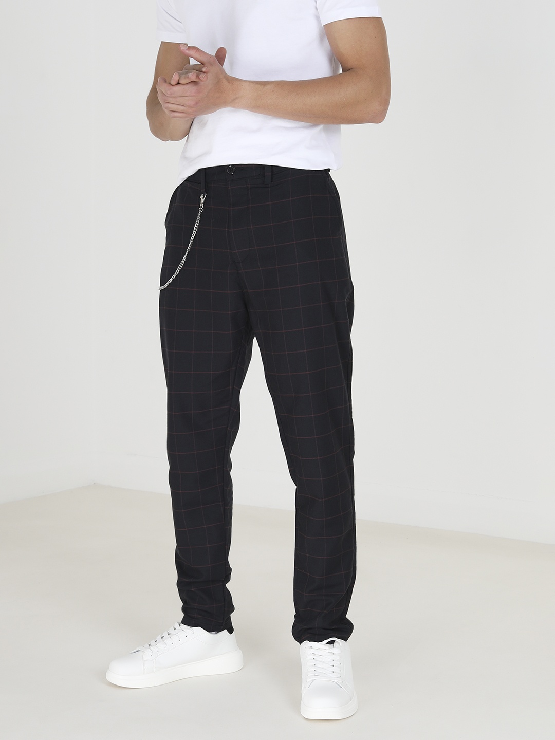

BRAVE SOUL Men Checked Slim Fit Trousers with Chain, Black