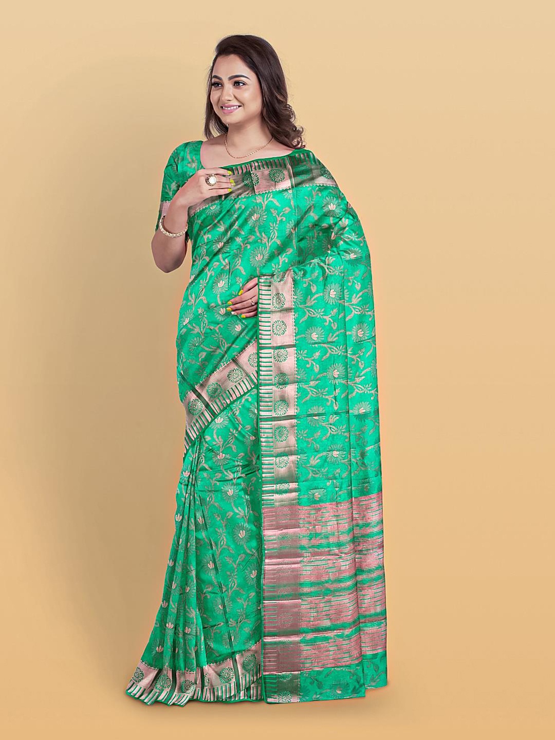

Kalamandir Floral Pashmina Zari Saree With Blouse Piece, Green
