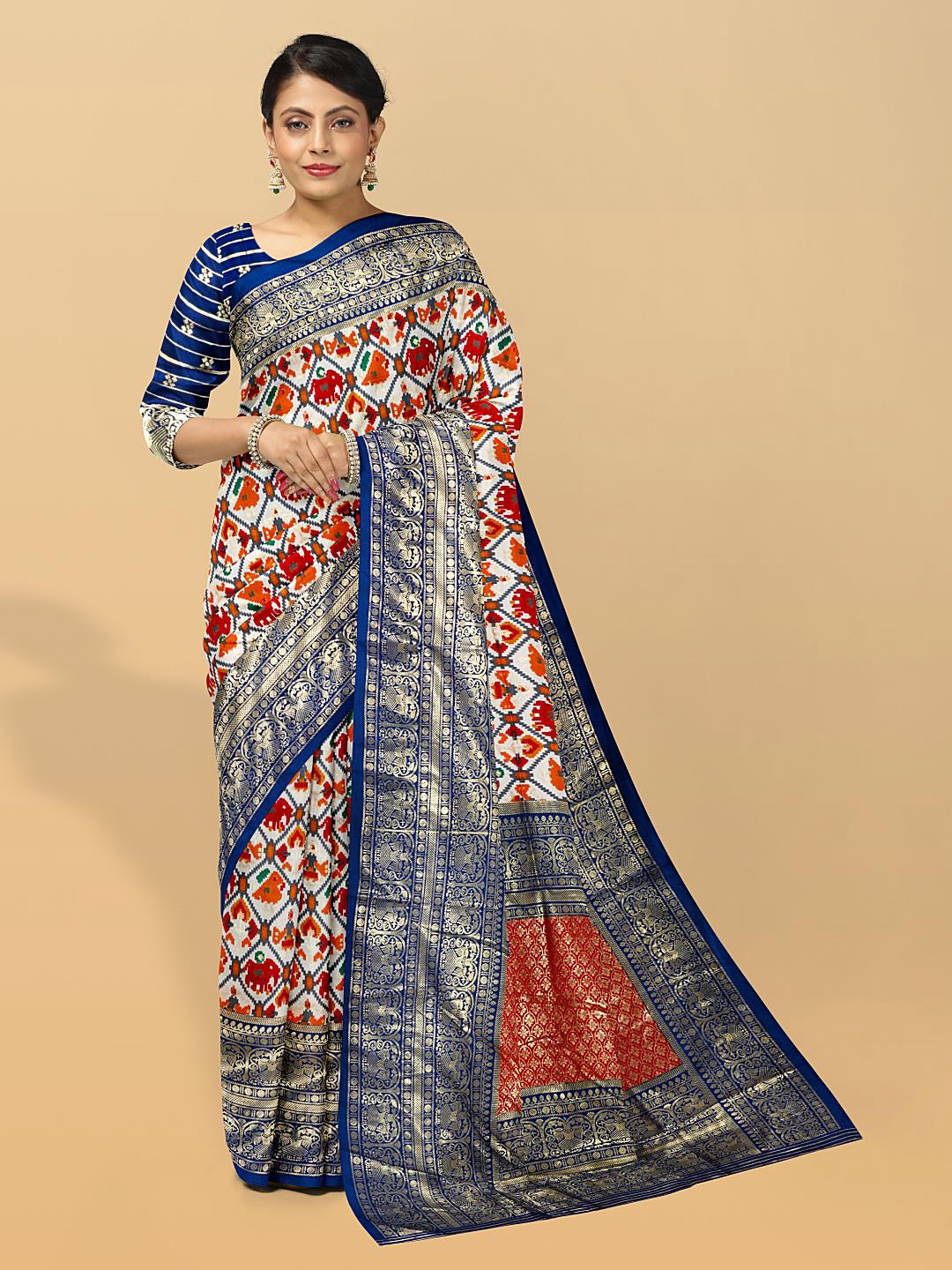 

Kalamandir Ikkat Printed Zari Saree, White