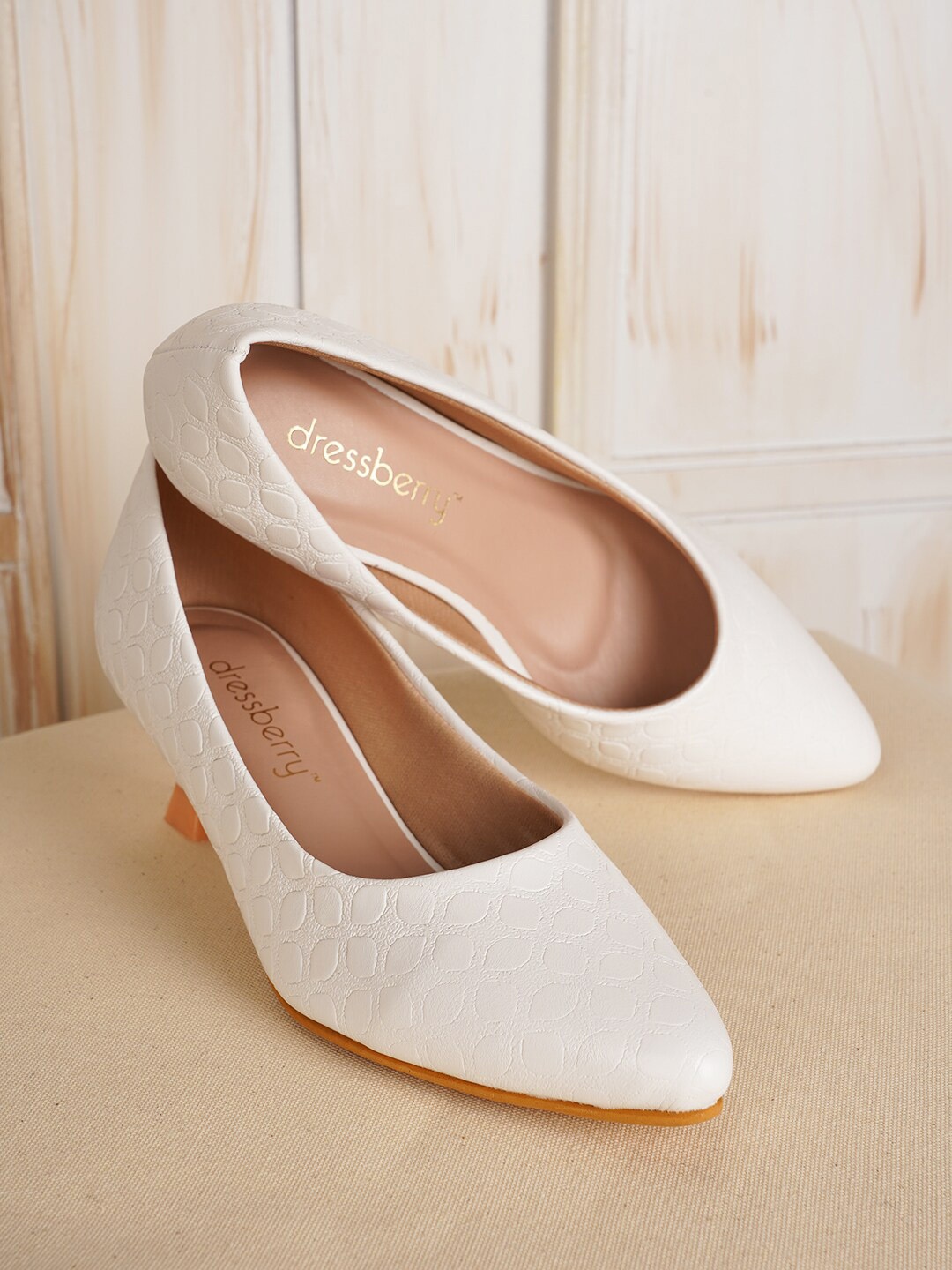 

DressBerry White Textured Kitten Heel Pumps