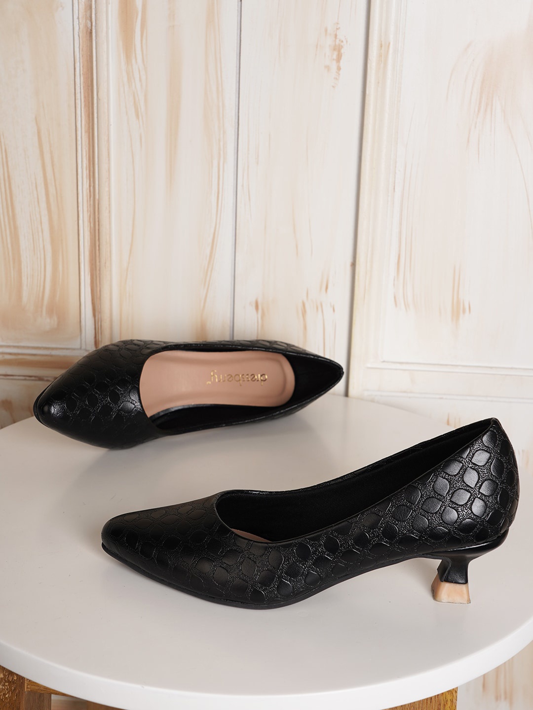 

DressBerry Black Textured Kitten Heel Pumps
