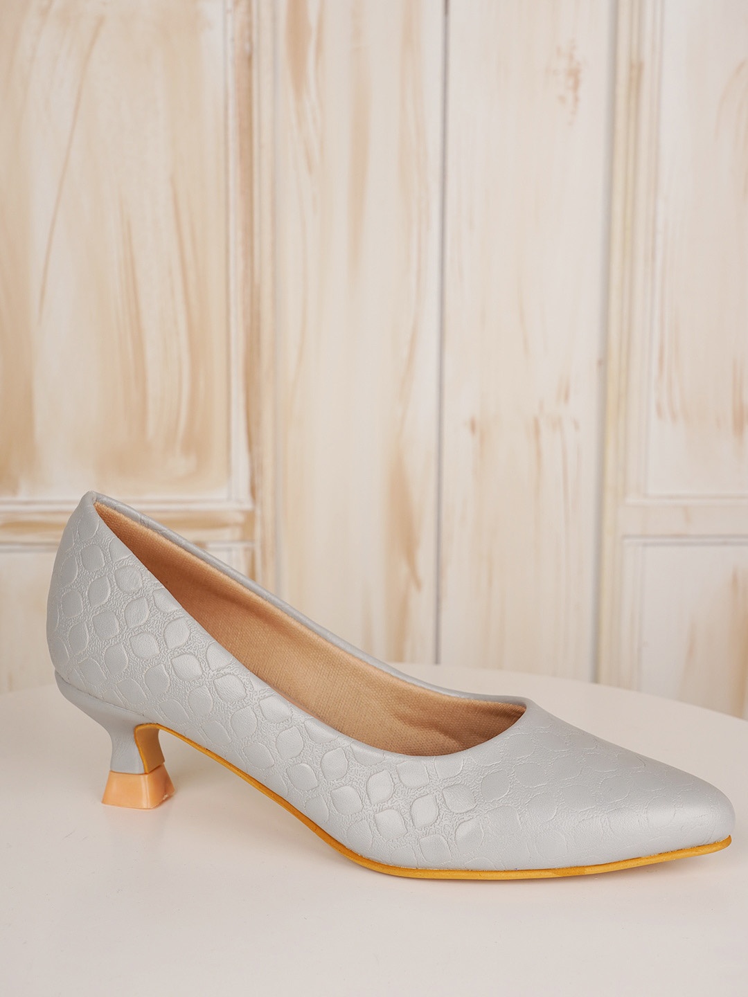 

DressBerry Grey Textured Kitten Heel Pumps
