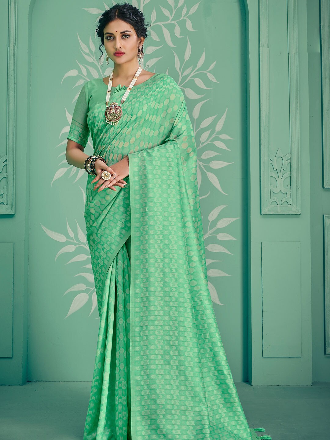 

KARAGIRI Geometric Woven Design Zari Saree, Green