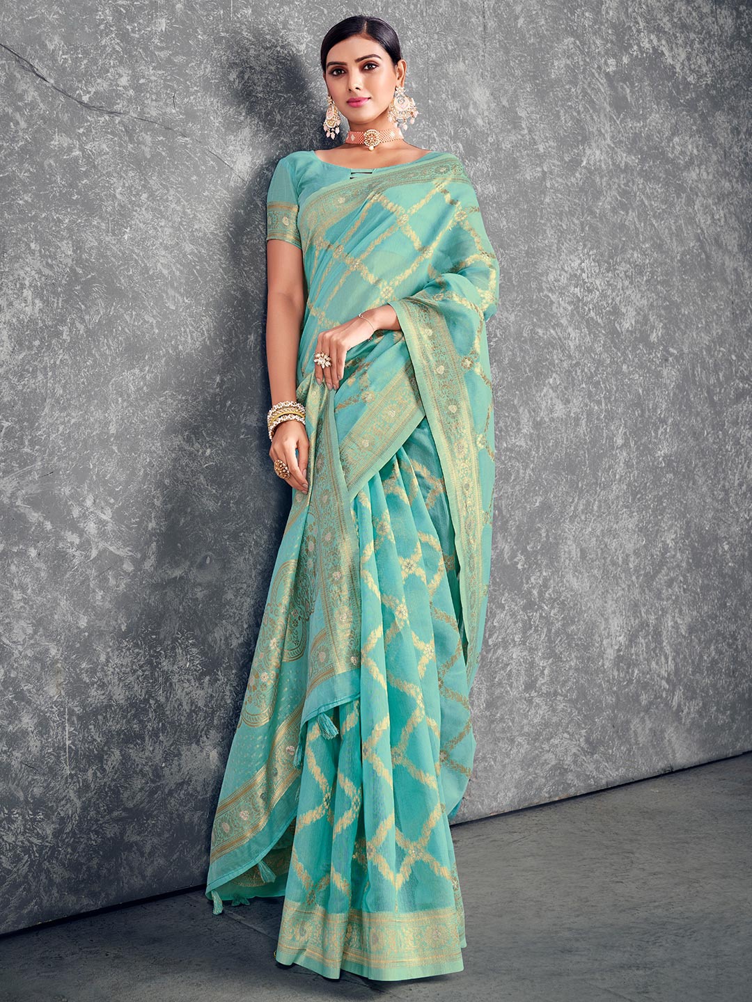 

KARAGIRI Ethnic Motif Cotton Blend Zari Saree With Tassel, Green