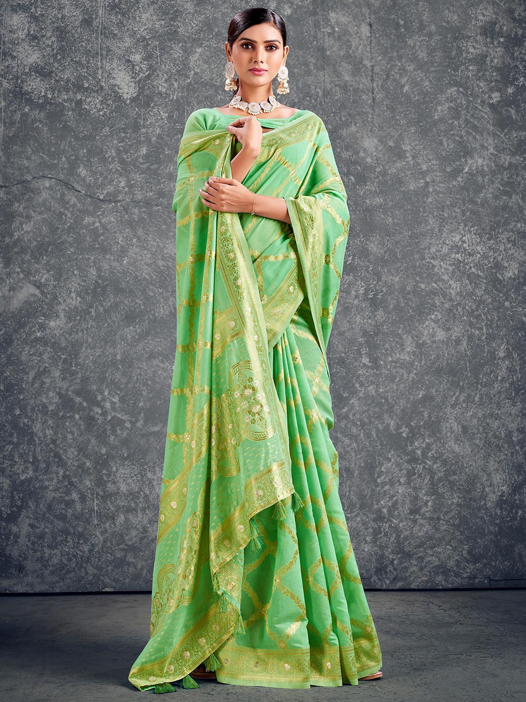 

KARAGIRI Floral Woven Design Zari Saree, Green