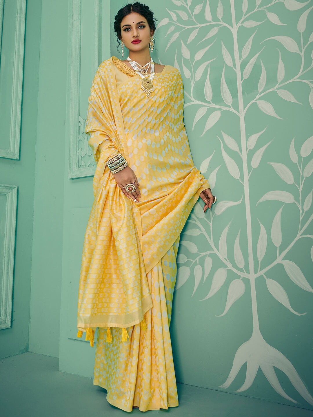 

KARAGIRI Geometric Woven Design Zari Saree, Yellow