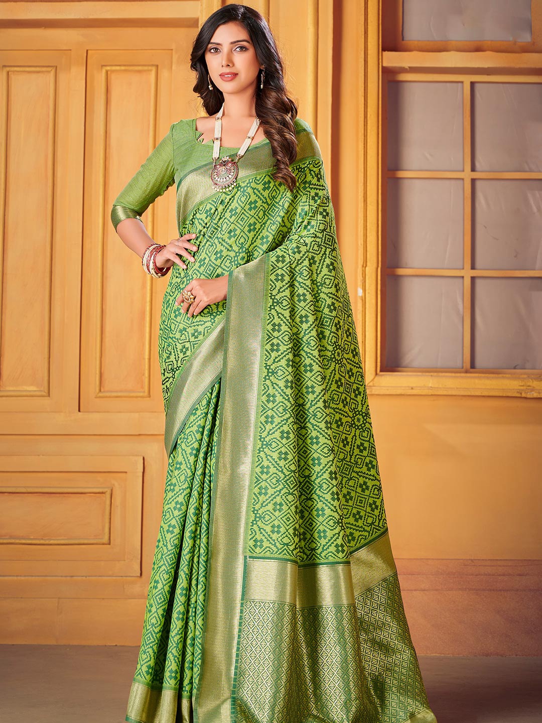 KARAGIRI Geometric Printed Zari Saree, Green