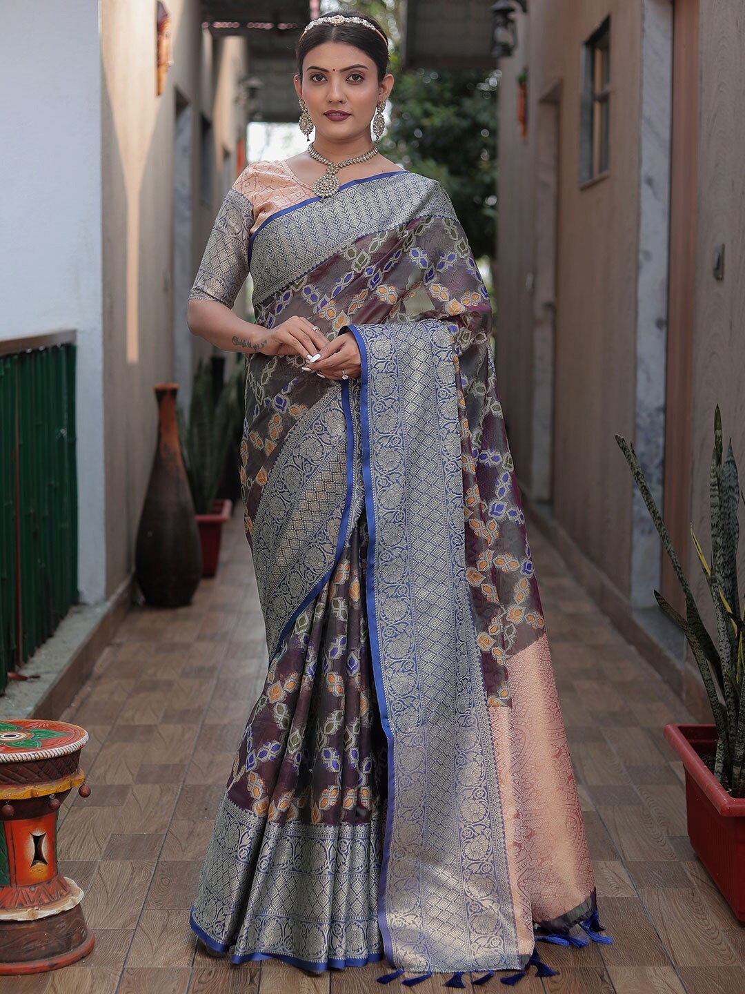 

KARAGIRI Geometric Woven Design Zari Saree, Brown