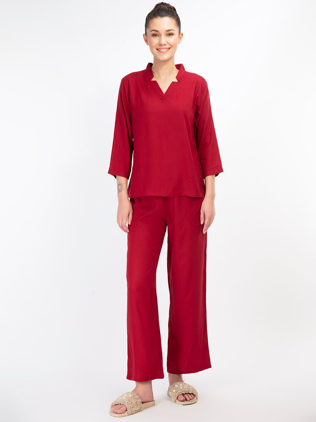 

CHROME & CORAL V-Neck Top With Pyjamas Night suits, Maroon