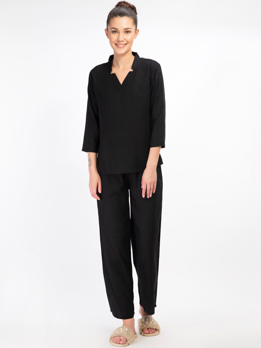 

CHROME & CORAL V-Neck Top With Pyjamas Night suits, Black