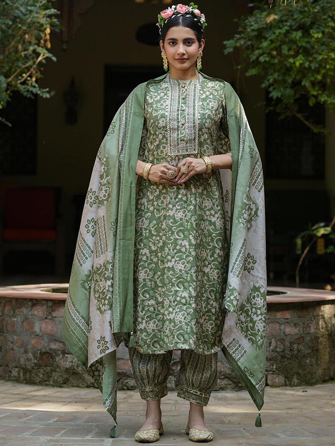 

SCAKHI Ethnic Motifs Printed Regular Pathani Kurta With Salwar & Dupatta, Green