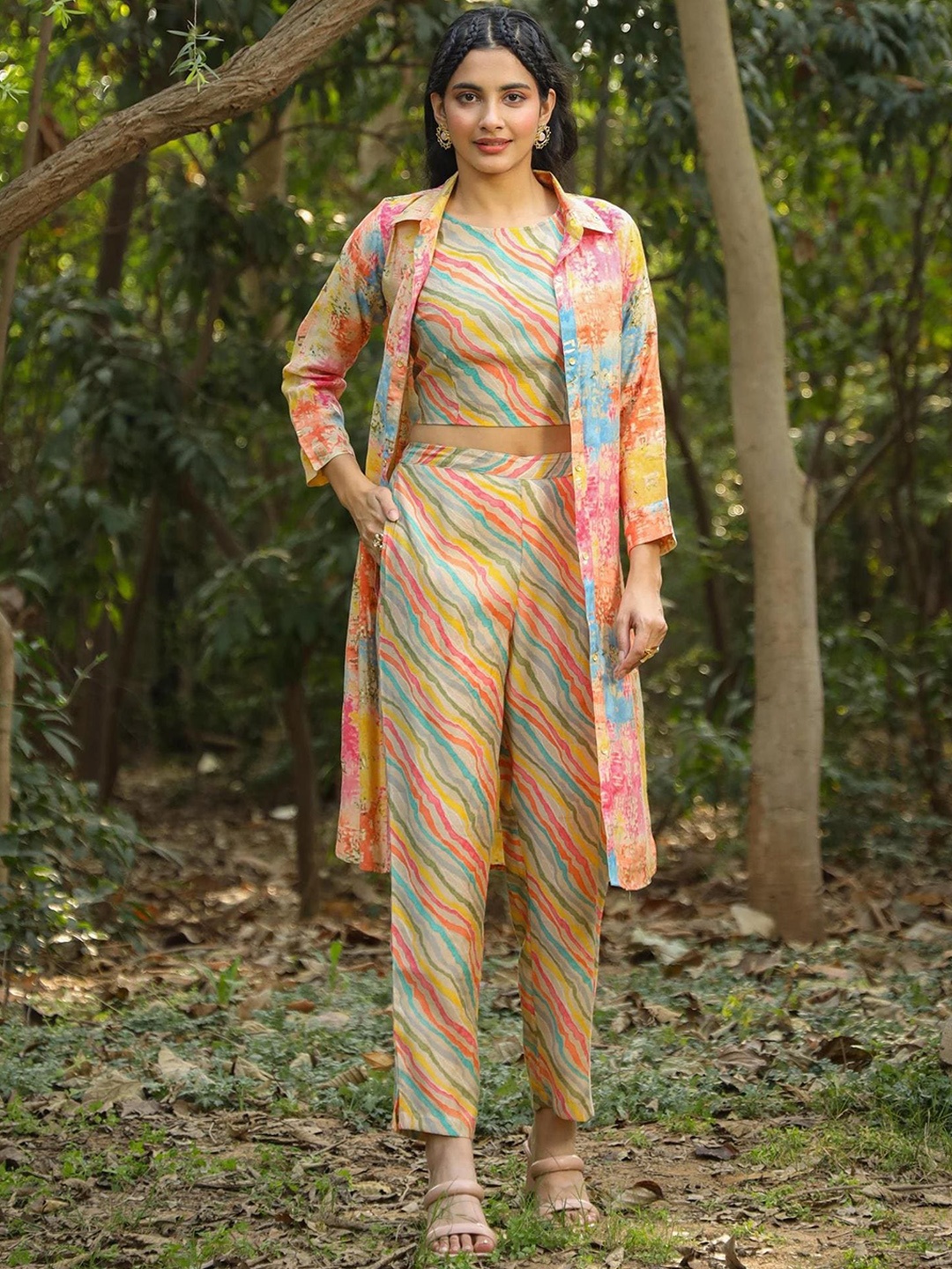 

SCAKHI Printed Crop Top & Trousers With Shrug Co-Ords, Pink
