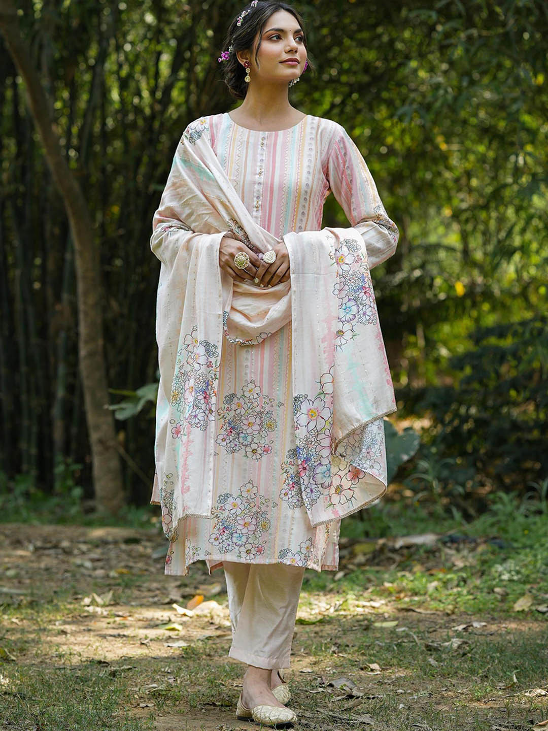 

SCAKHI Floral Printed Sequinned Kurta With Trousers & Dupatta, White