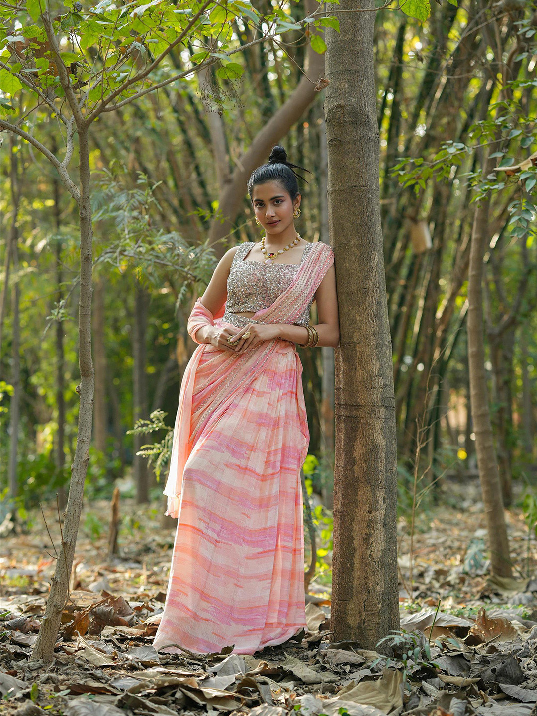 

SCAKHI Striped Sequinned Pure Silk Saree, Pink