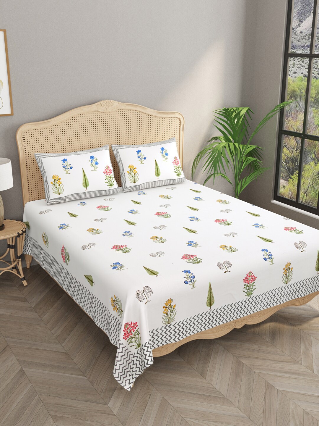 

Gulaab Jaipur White & Green Printed 600 TC Cotton King Bedsheet & 2 Pillow Covers