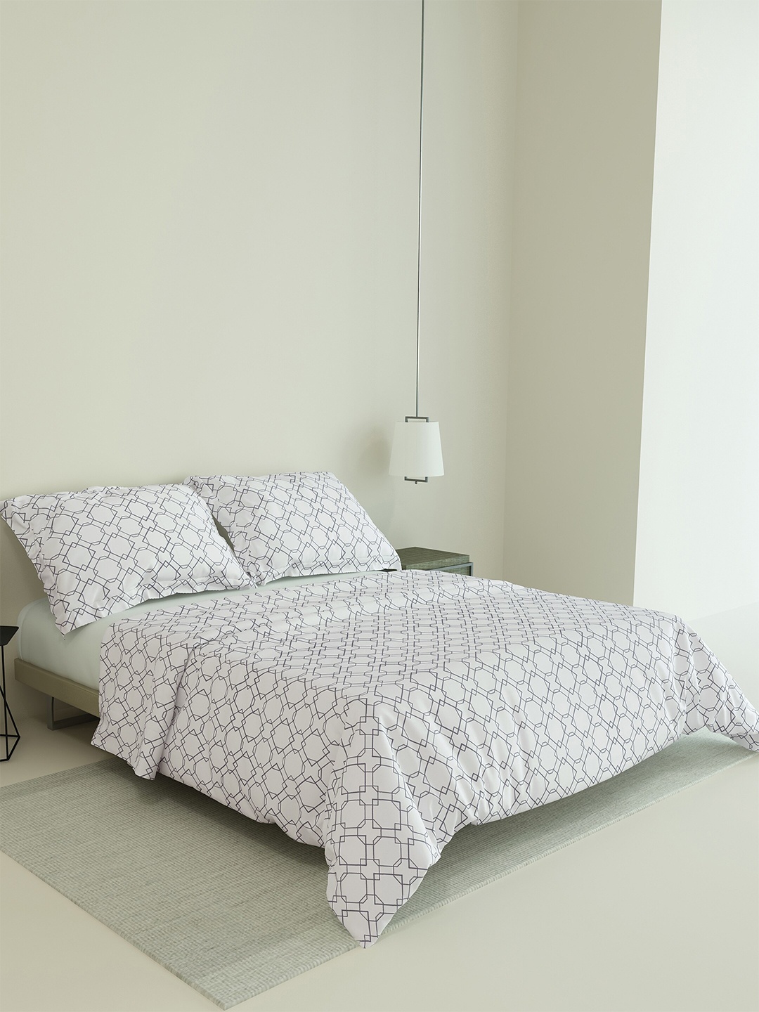 

LABHAM Blue & White 180 TC King Bedsheet With 2 Pillow Covers