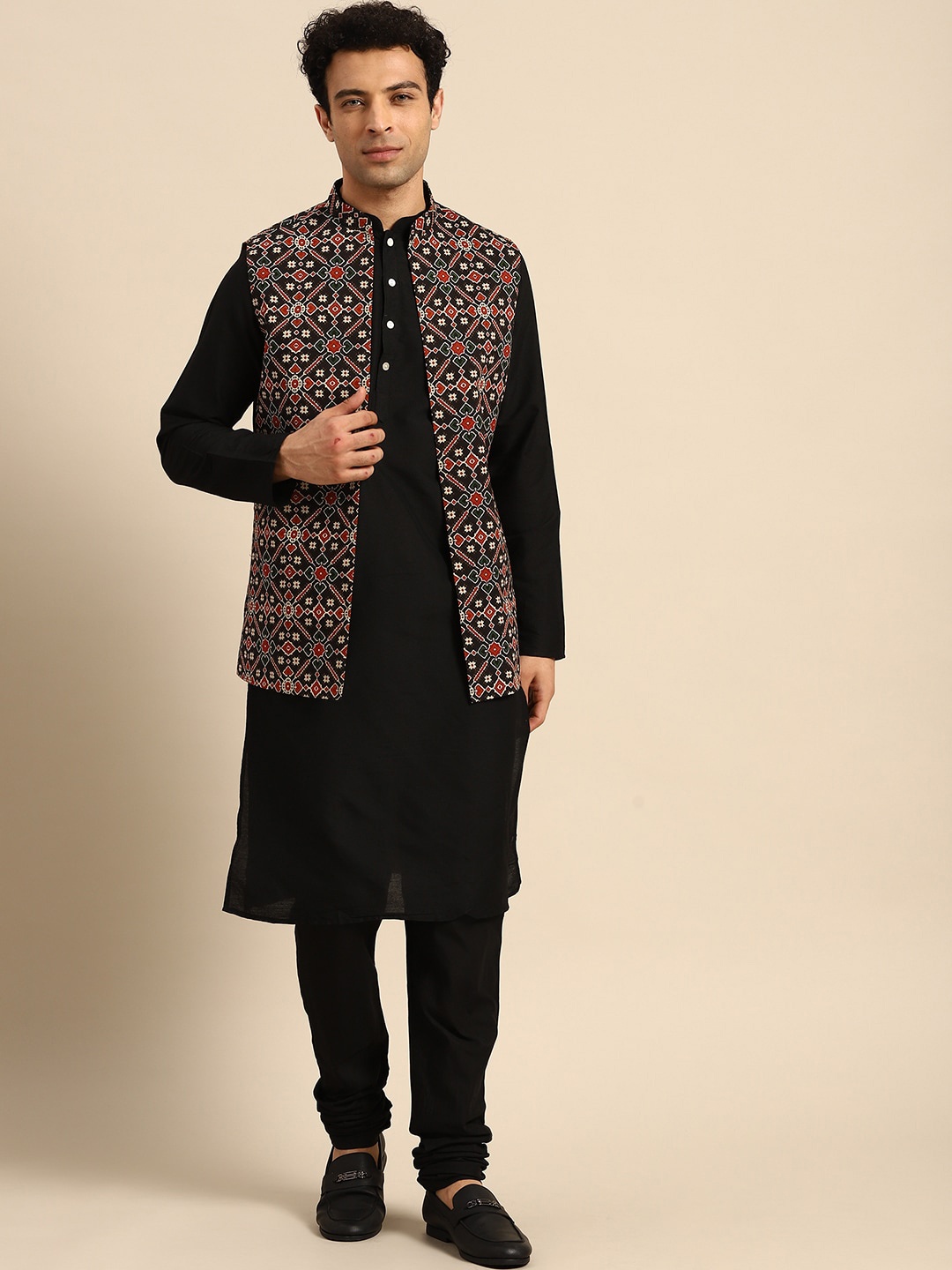 

KISAH Mandarin Collar Kurta with Churidar & Nehru jacket, Black