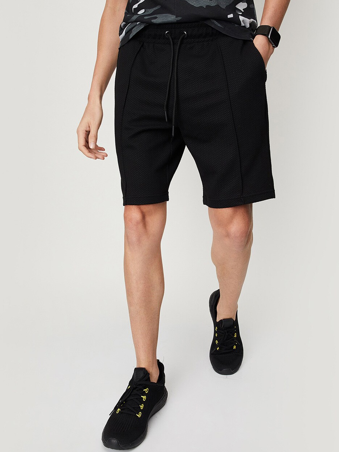 

max Men Mid-Rise Casual Shorts, Black