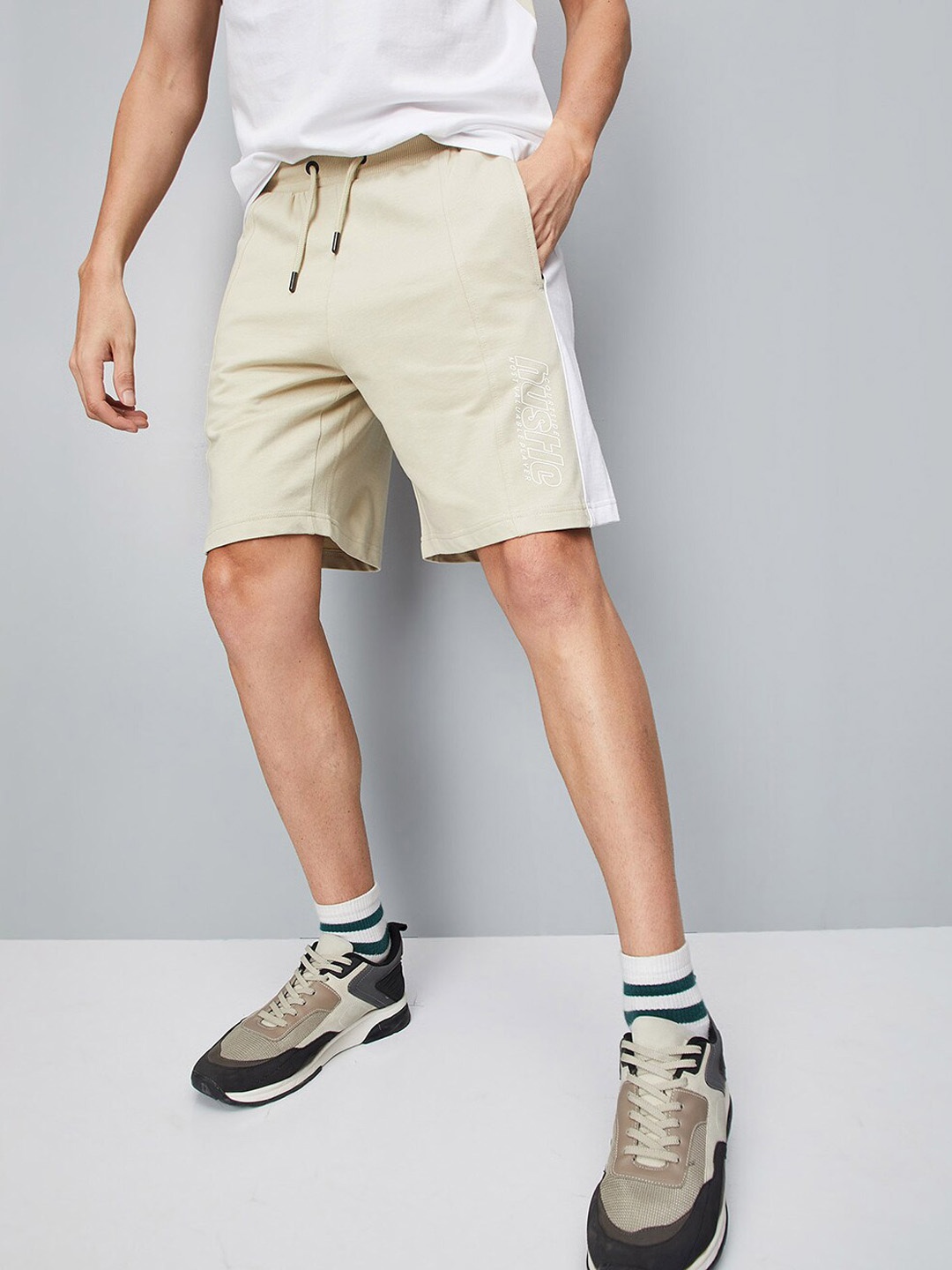 

max Men Mid-Rise Casual Shorts, Beige