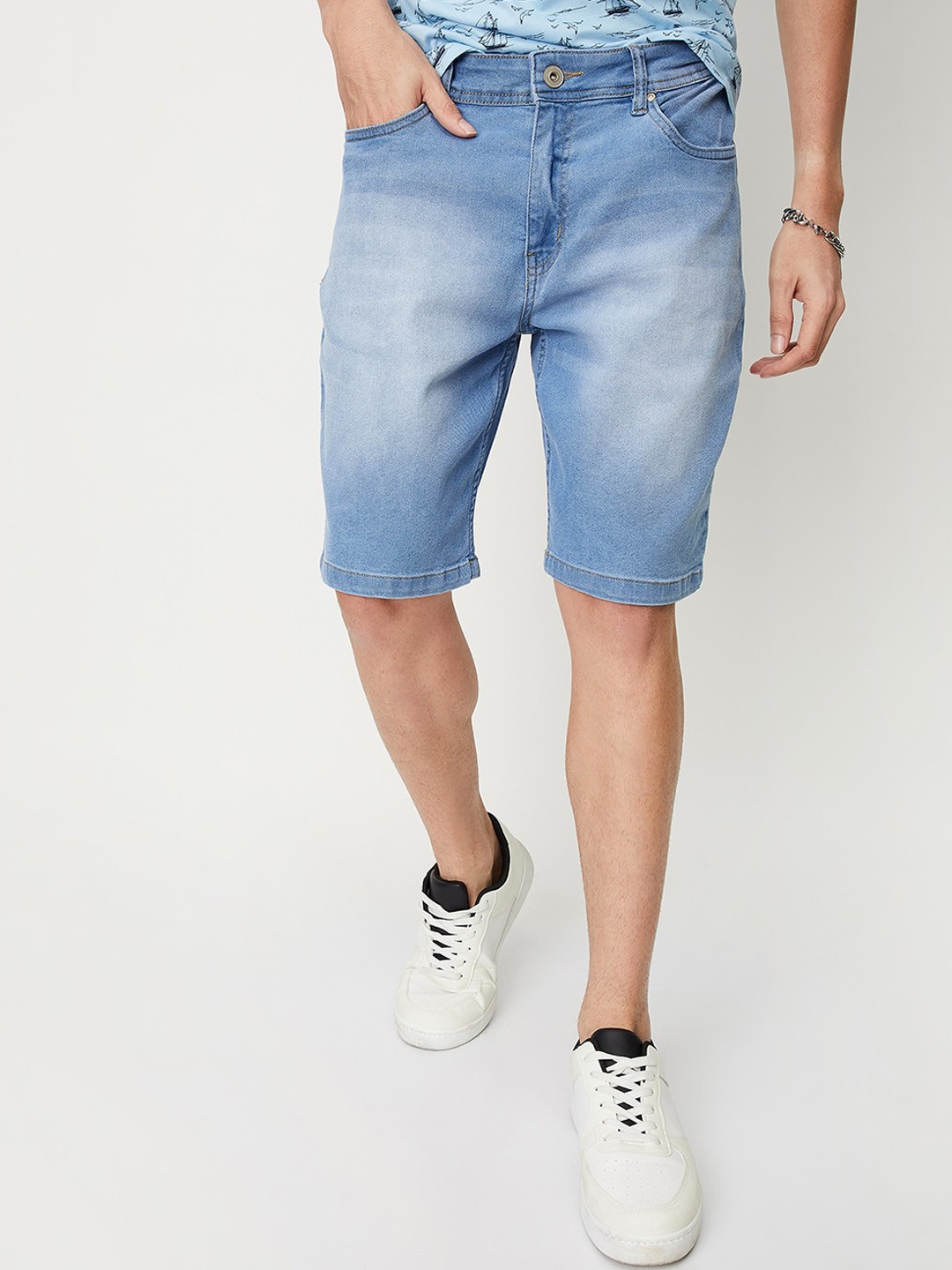 

max Men Mid-Rise Denim Casual Shorts, Blue