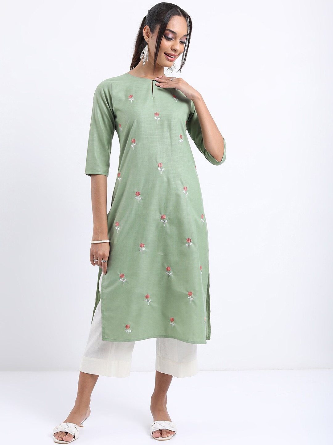 

Vishudh Women Green & Red Floral Embroidered Regular Kurta