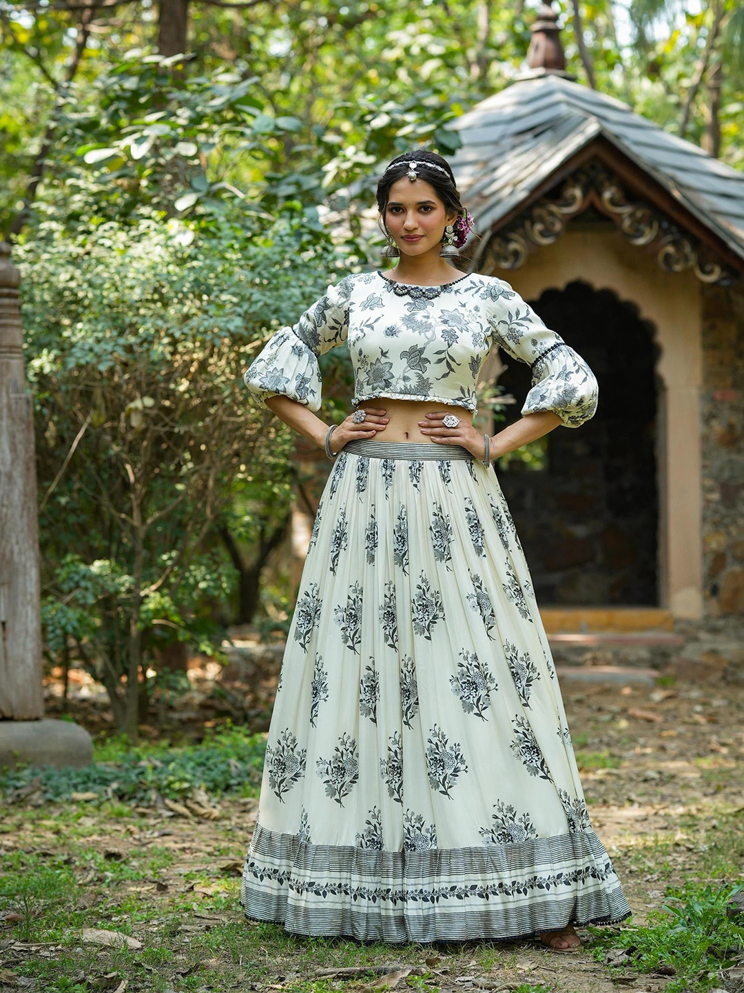 

SCAKHI Printed Print Ready to Wear Lehenga & Blouse With Dupatta, Off white