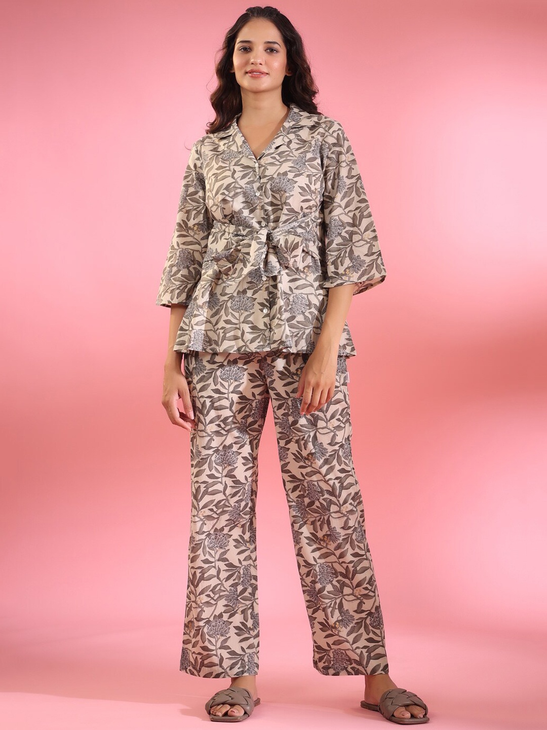 

JISORA Floral Printed Pure Silk Lapel Collar Top With Palazzos Co-Ords, Grey