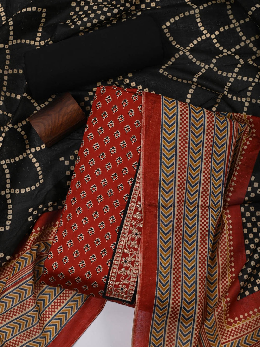

Meena Bazaar Printed Unstitched Dress Material, Maroon