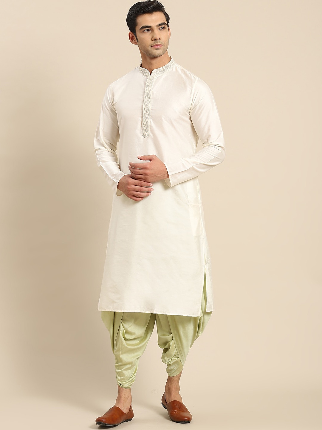 

KISAH Men Solid Regular Fit Thread Work Kurta, White