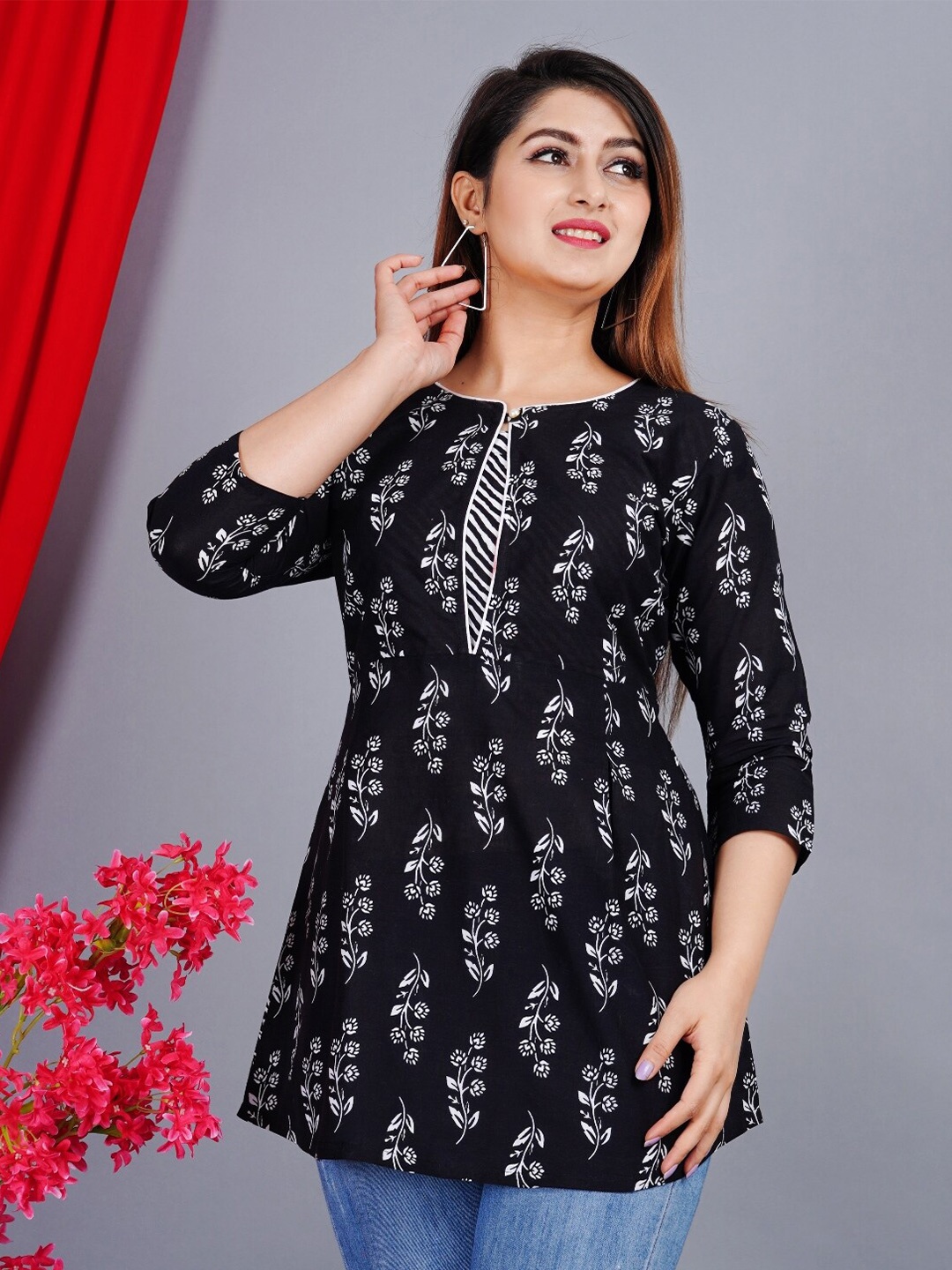 

SkyaSia Floral Printed Keyhole Neck Cotton Empire Top, Black