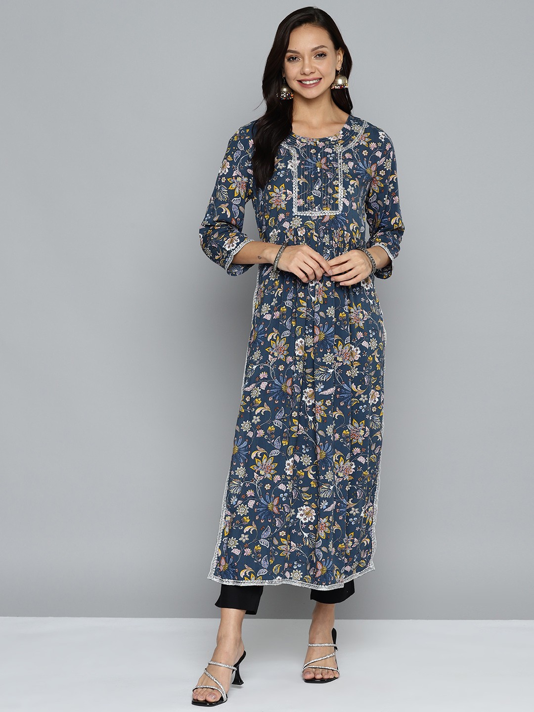 

HERE&NOW Women Floral Printed Straight Kurta, Navy blue