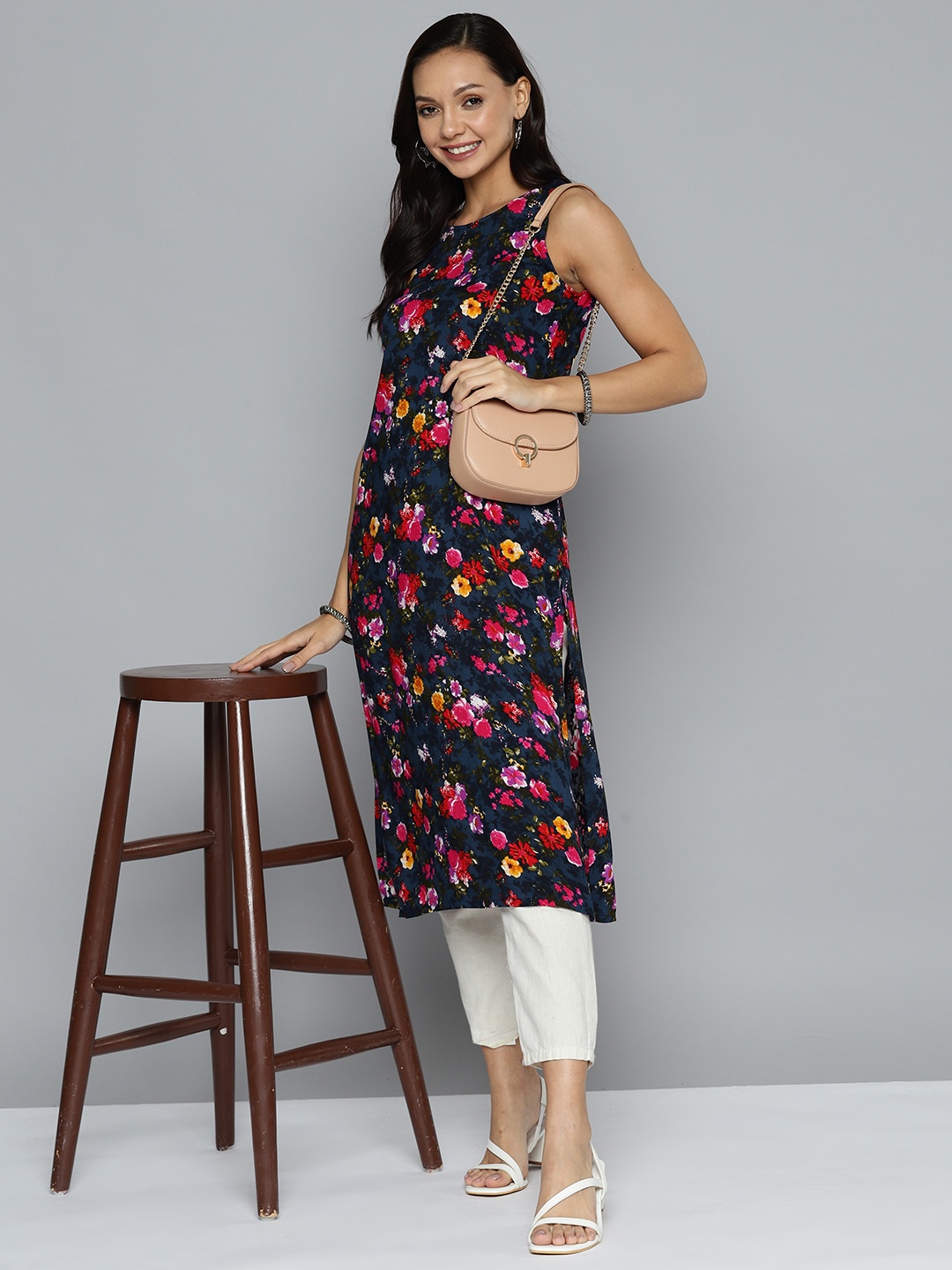 

HERE&NOW Women Floral Printed Straight Kurta, Blue