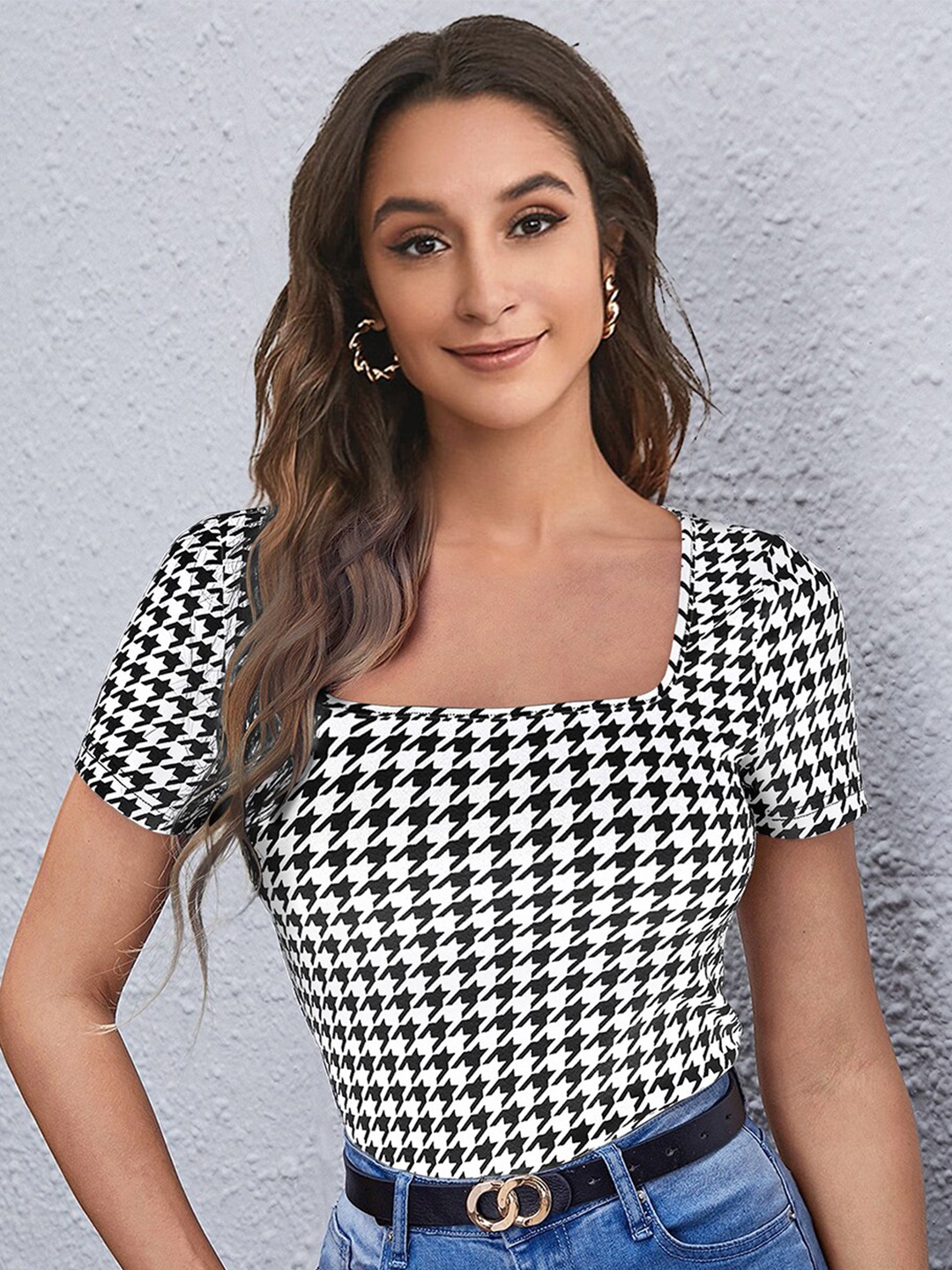 

FAVRIZ Geometric Printed Square Neck Top, White