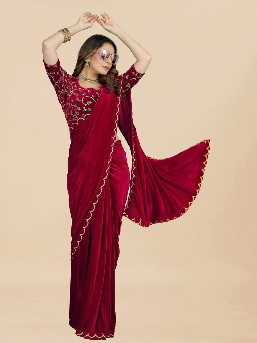 

APNISHA Embroidered Velvet Saree, Maroon