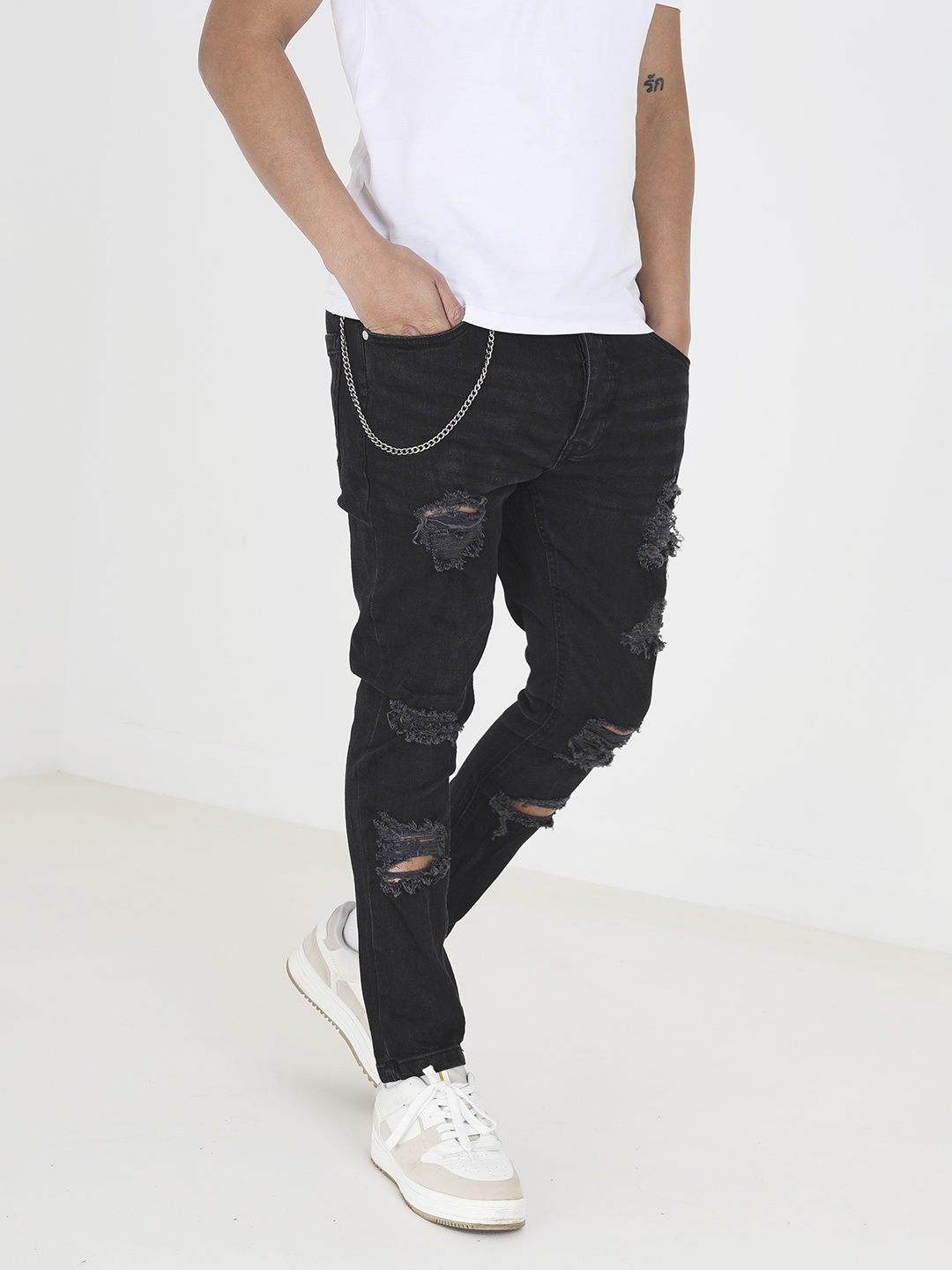

BRAVE SOUL Men Black Skinny Fit Mildly Distressed Stretchable Jeans