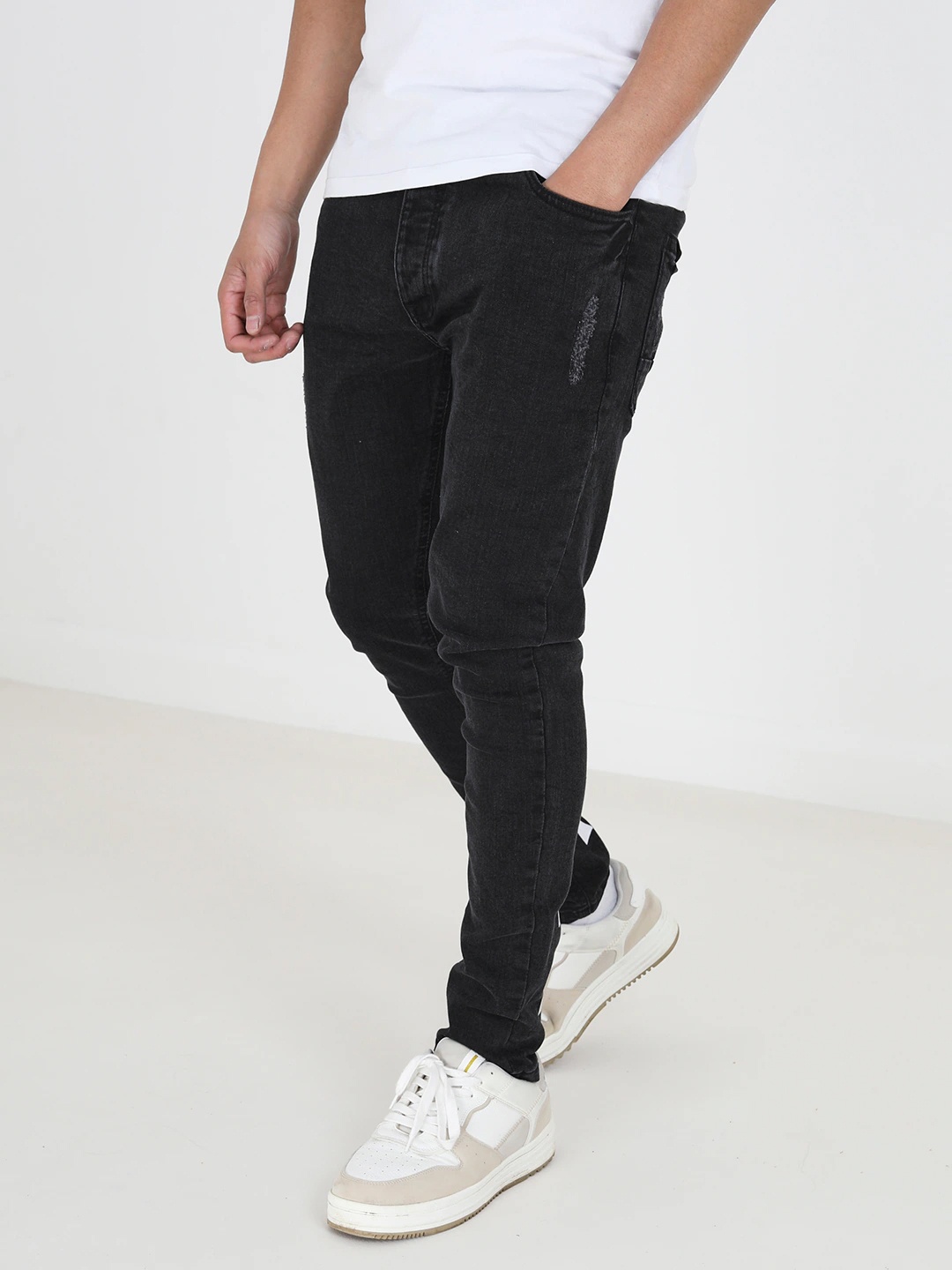 

BRAVE SOUL Men Skinny Fit Low Distress Stretchable Jeans, Black