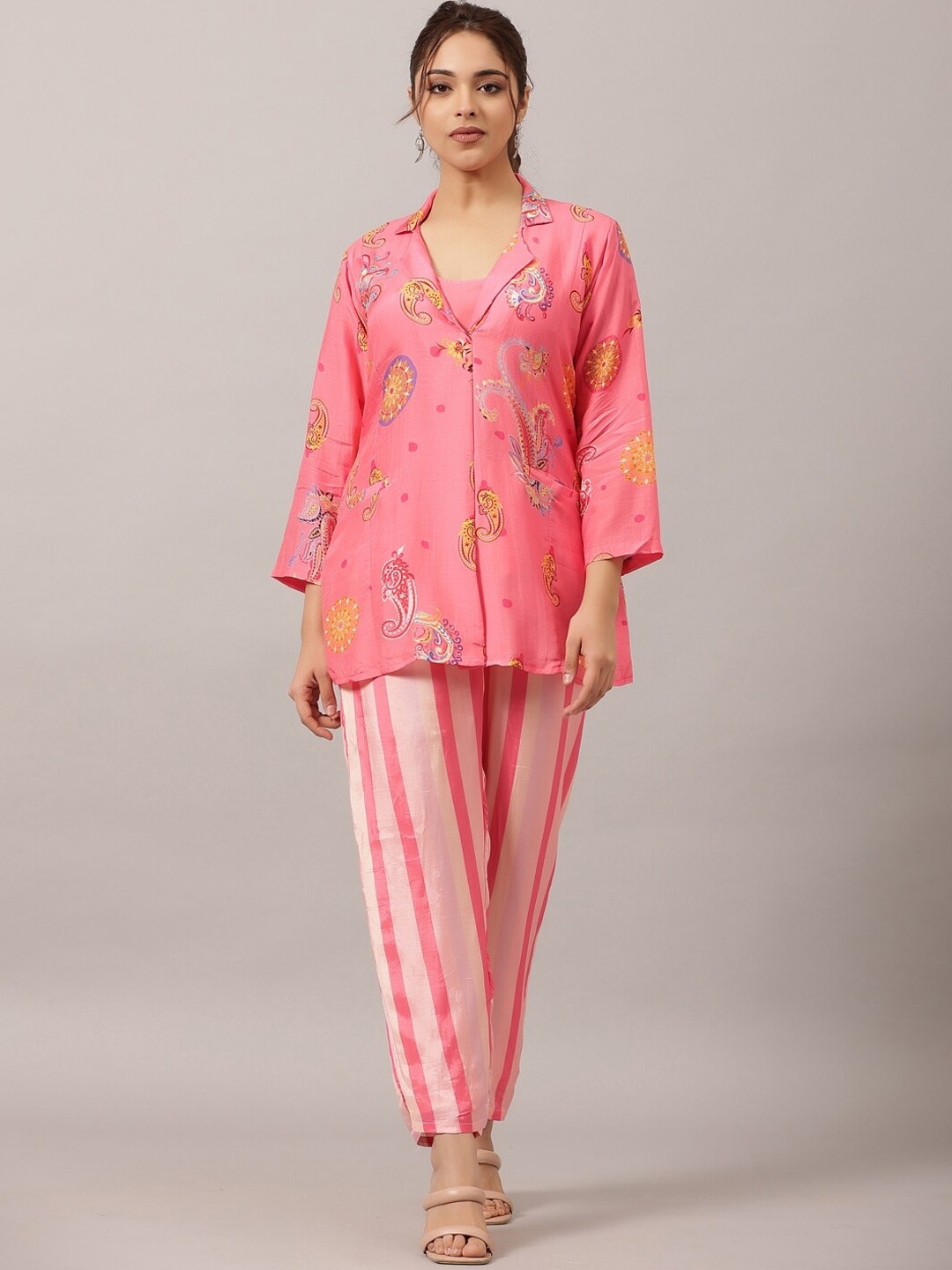 

Amchoor Printed Shirt Collar Muslin Top With Trousers Co-Ords, Pink