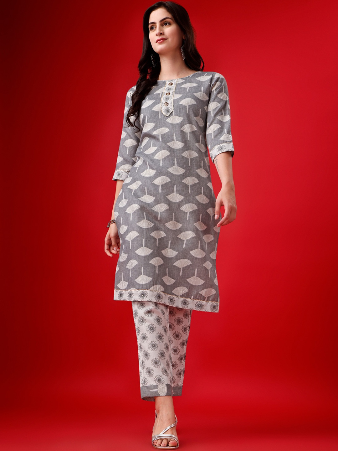 

ASPORA Floral Yoke Design Gotta Patti Kurta with Trousers, Grey