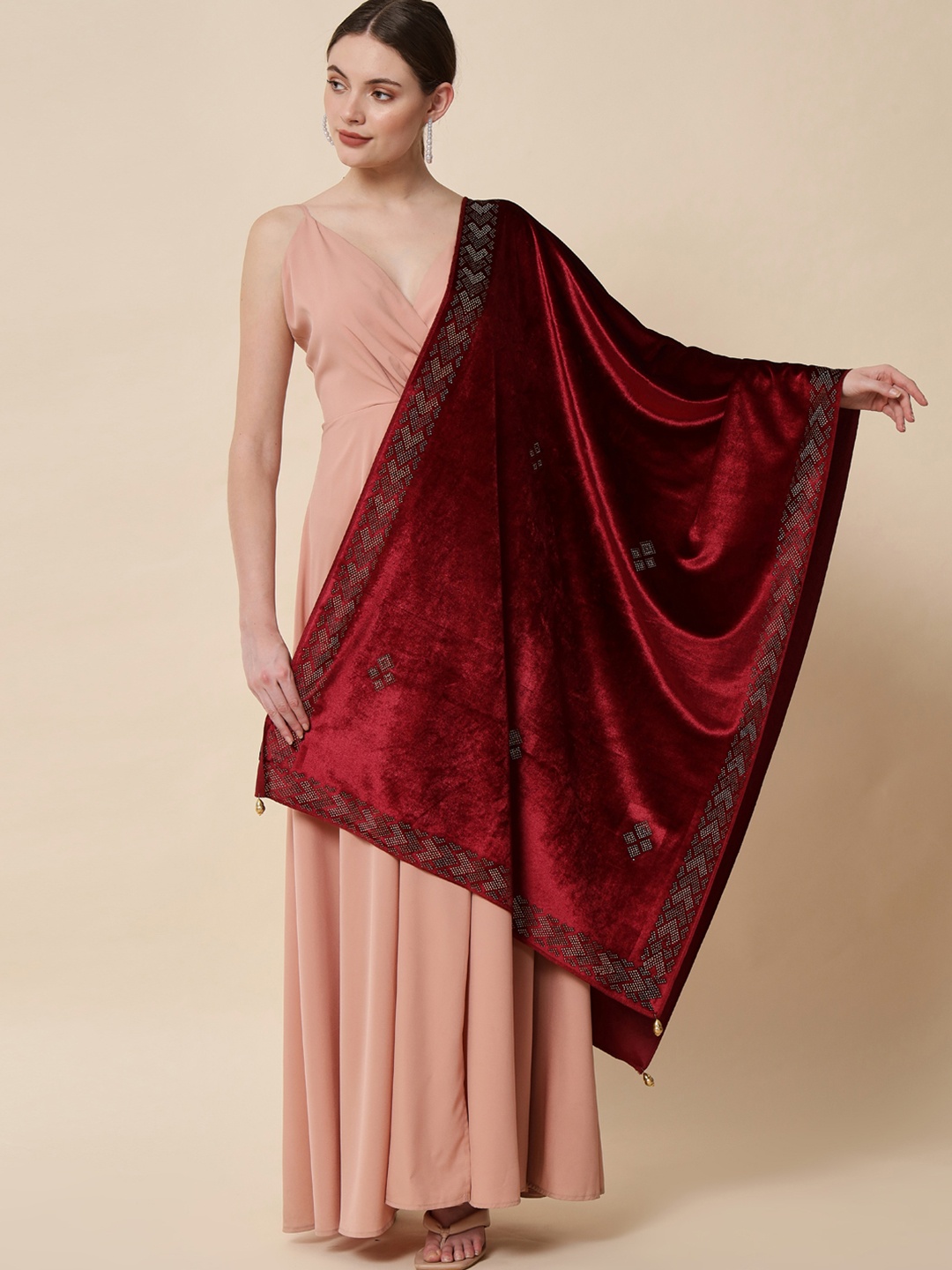 

Pashtush Women Embroidered Embellished Border Velvet Stole, Maroon