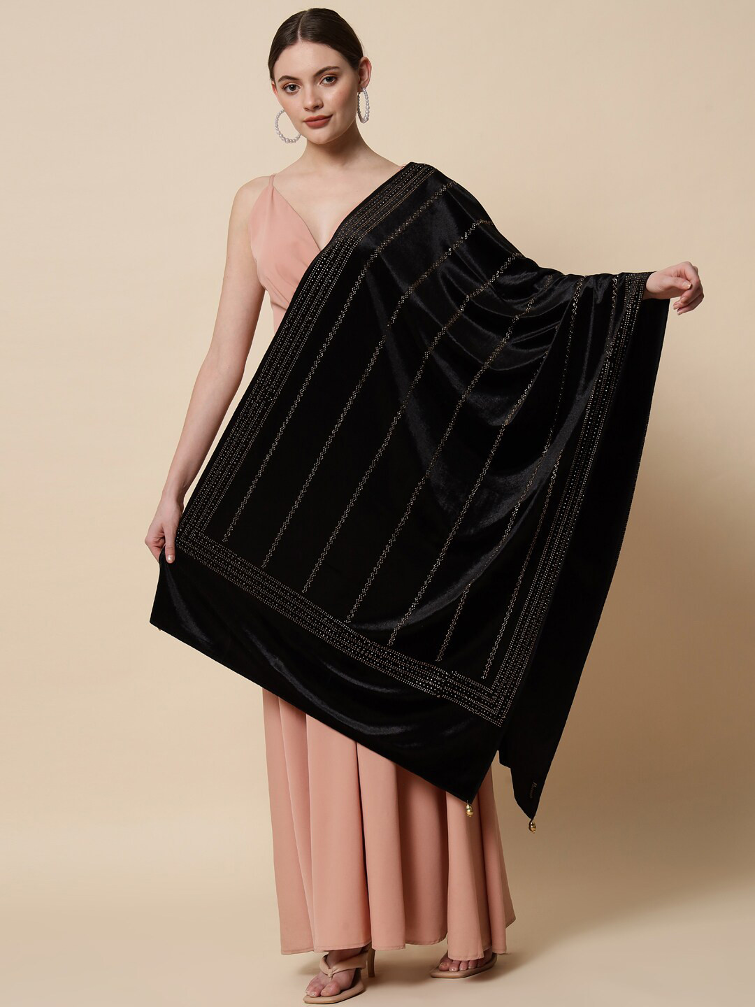 

Pashtush Women Embroidered Velvet Stole, Black