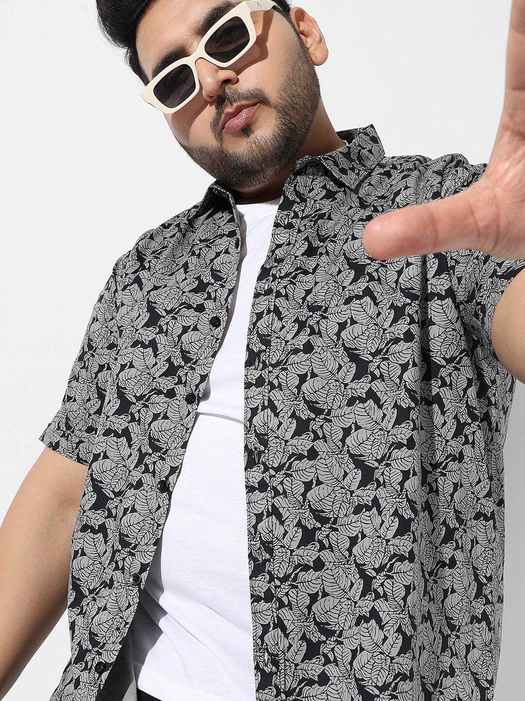 

Instafab Plus Plus Size Spread Collar Floral Printed Cotton Casual Shirt, Grey