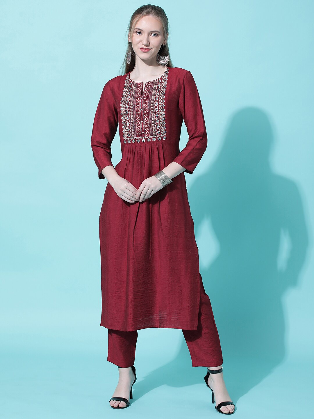 

HEEPOSH Ethnic Motifs Embroidered Thread Work Kurta with Trousers & With Dupatta, Maroon