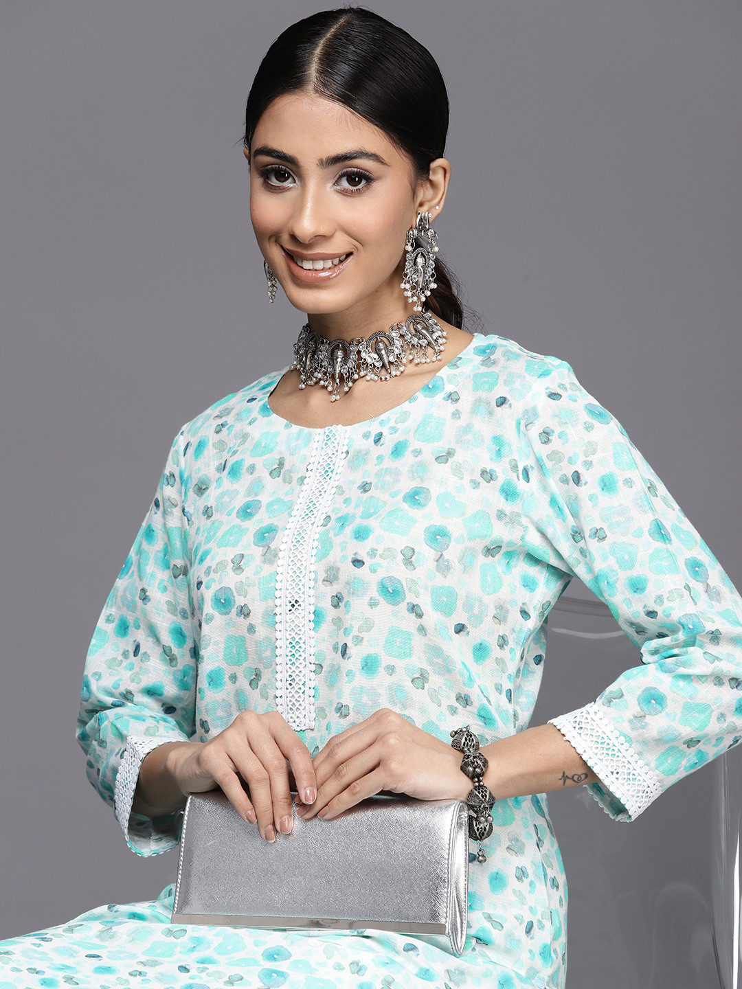 

Inddus Ethnic Motifs Embroidered Regular Chikankari Kurta with Palazzos, Turquoise blue
