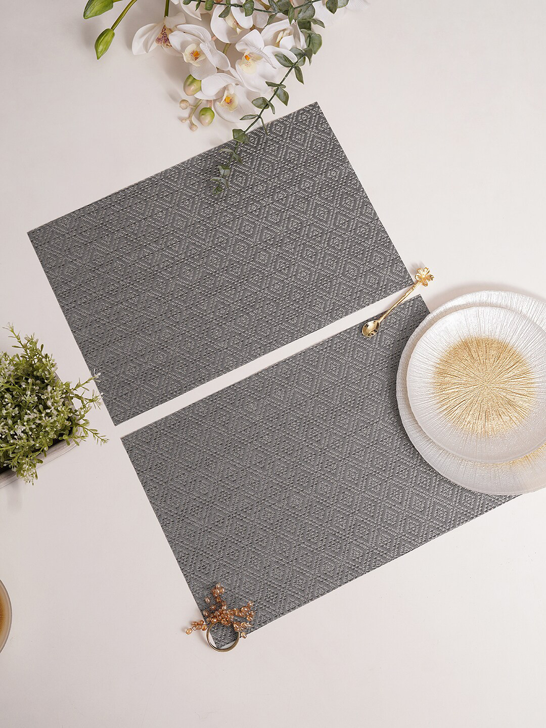 

Pure Home and Living Silver Toned 2 Pieces Geometric Woven Table Placemats
