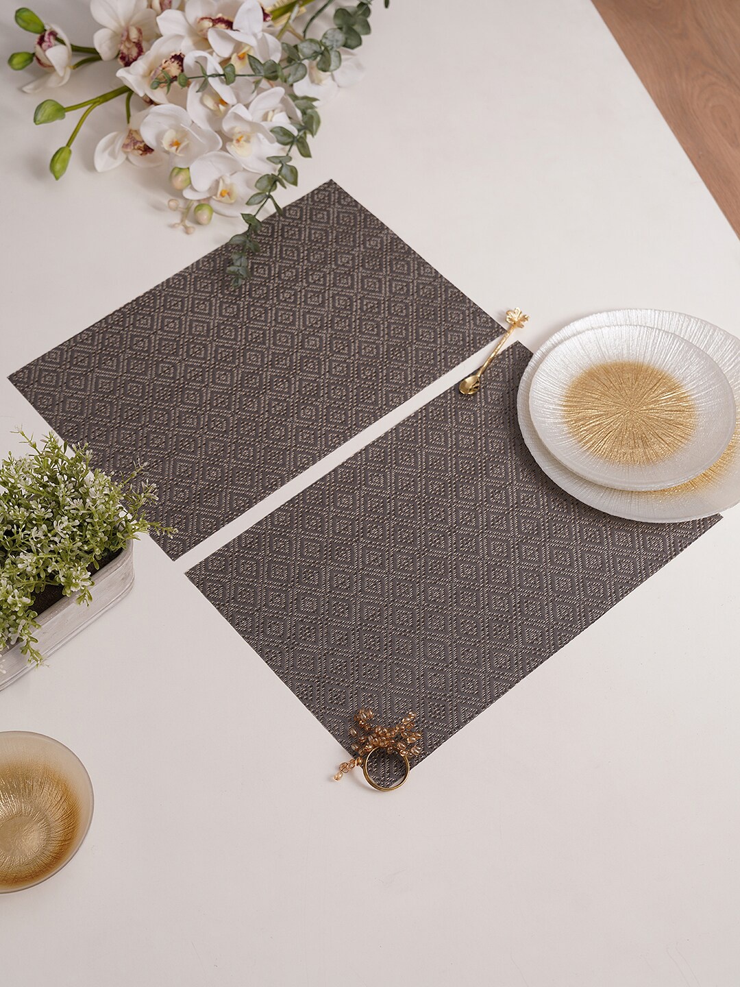 

Pure Home and Living Brown 2 Pieces Table Placements