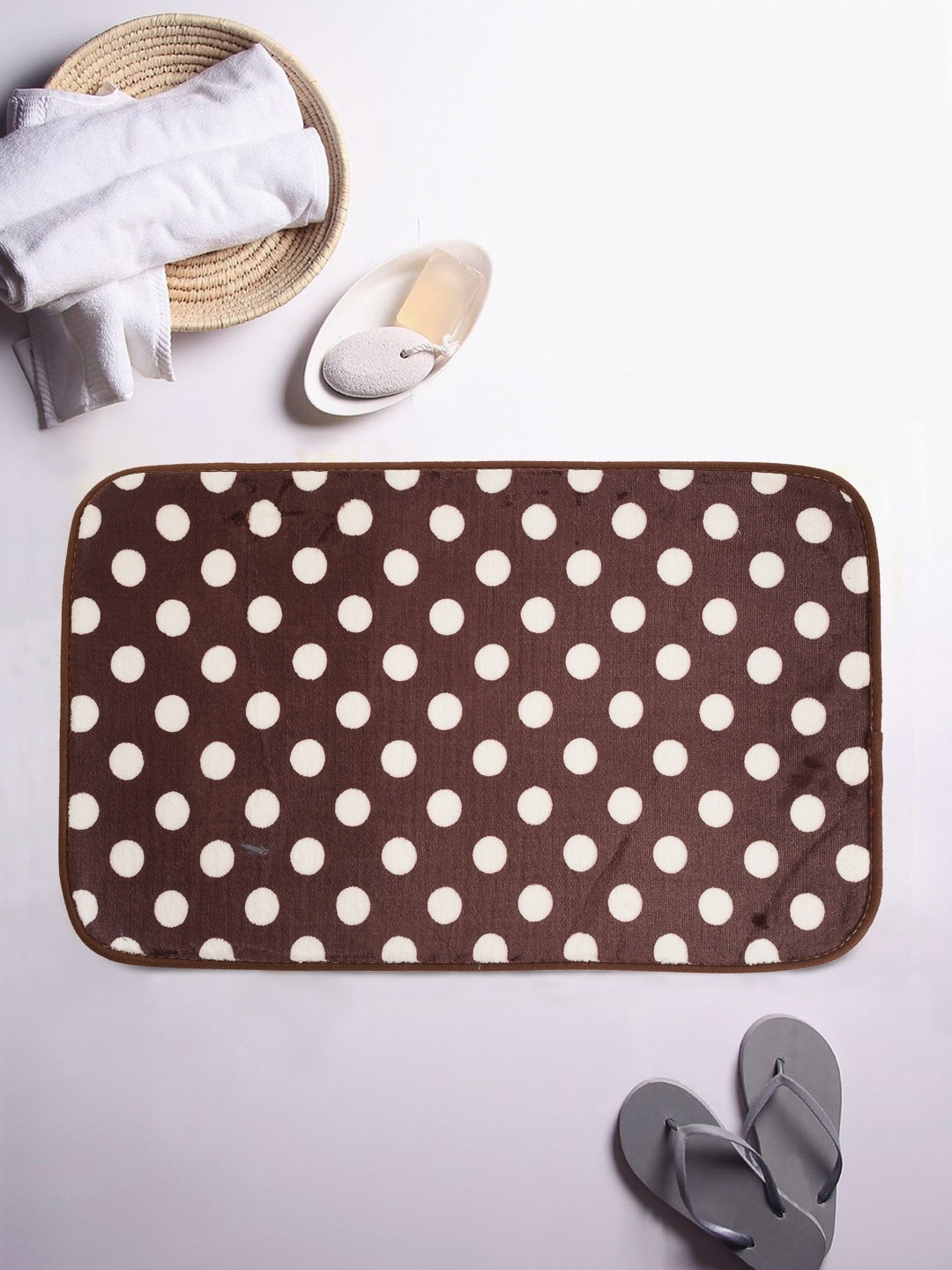 

Cortina Brown & White Polka Dot Print Rectangular Bath Rug