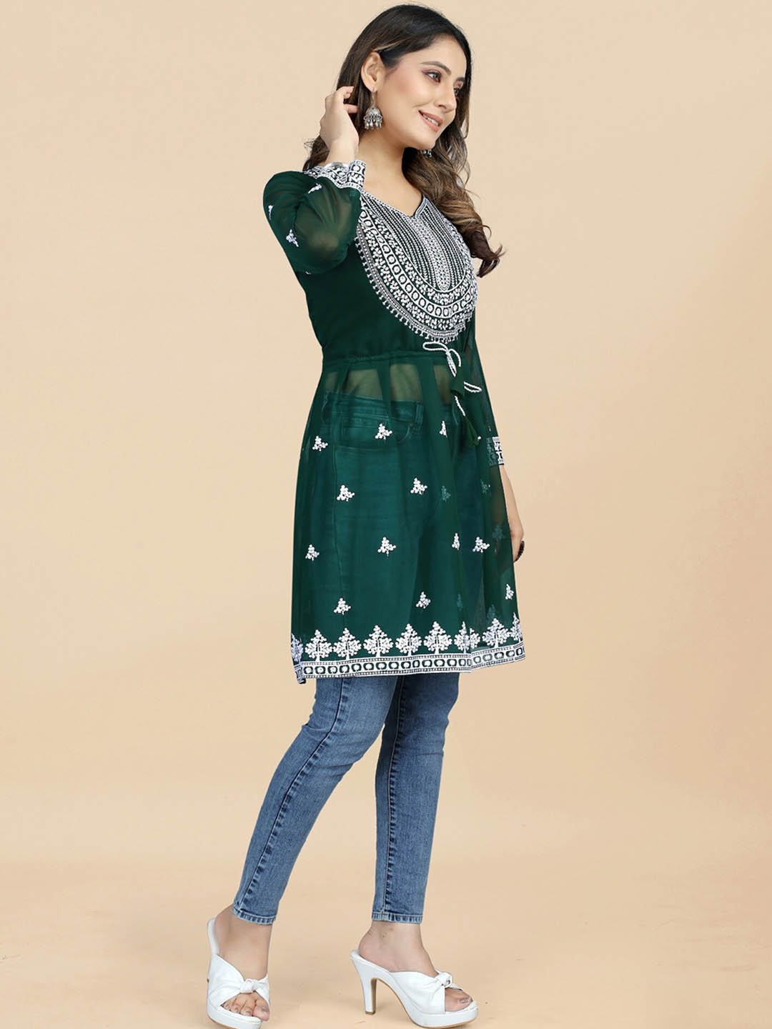 

APNISHA Floral Embroidered Chikankari A-Line Georgette Kurta, Green